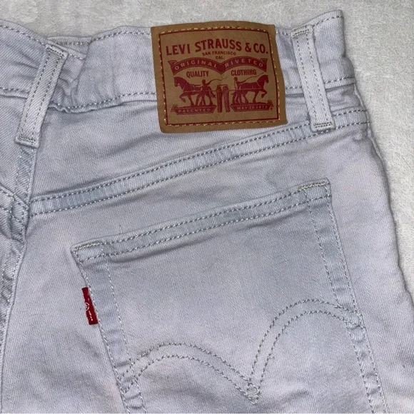 Levi’s Hi-Rise Cut Off Light Wash Denim Shorts Women’s Size 27 - Picture 3 of 6